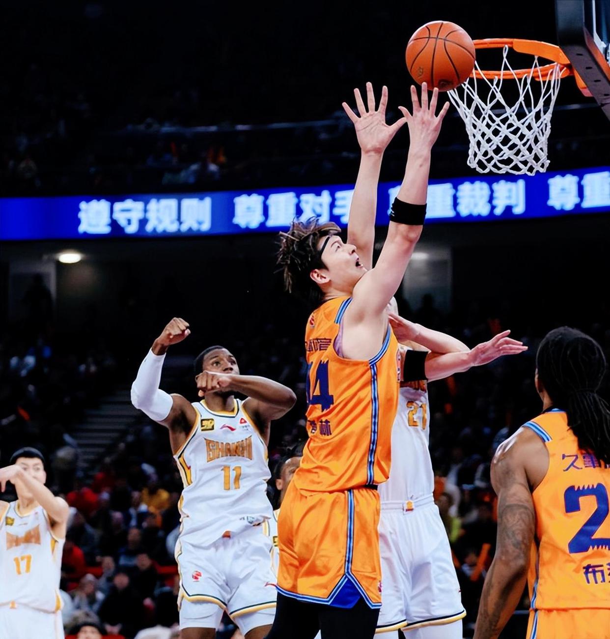 NBA常规赛今晚再迎强敌，马赛完成体检，主帅态度：值得警惕，年轻球员获得机会的简单介绍-开云英雄联盟