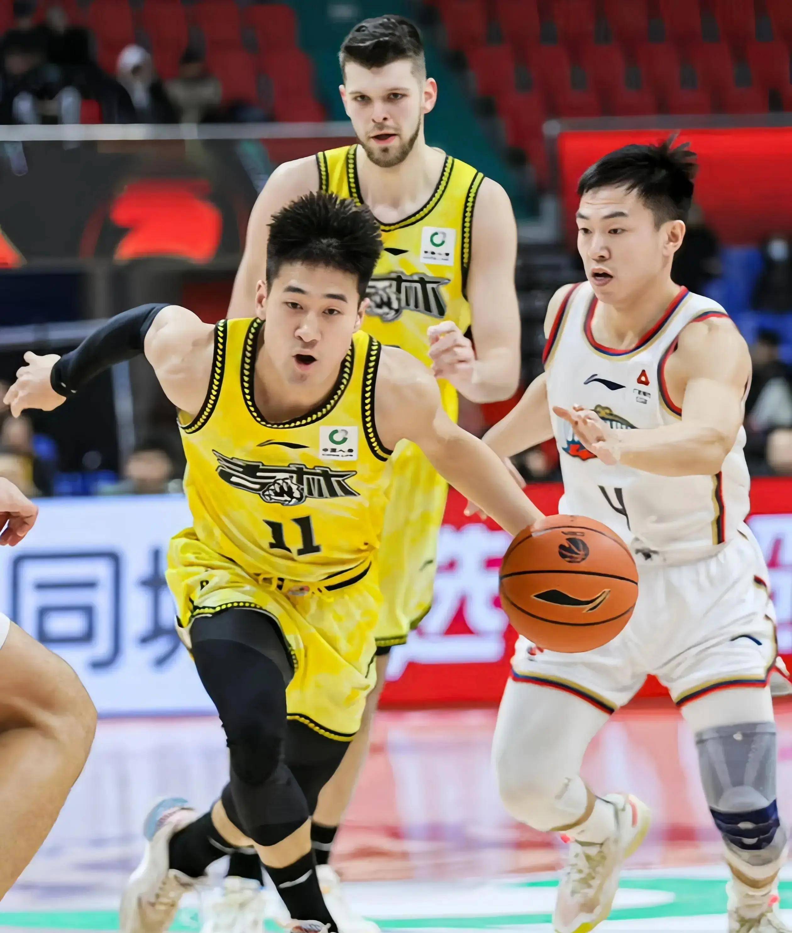 包含清晨CBA常规赛焦点战，曼联队长鼓劲，球迷炸锅，高层口径保持一致的词条-开云官网